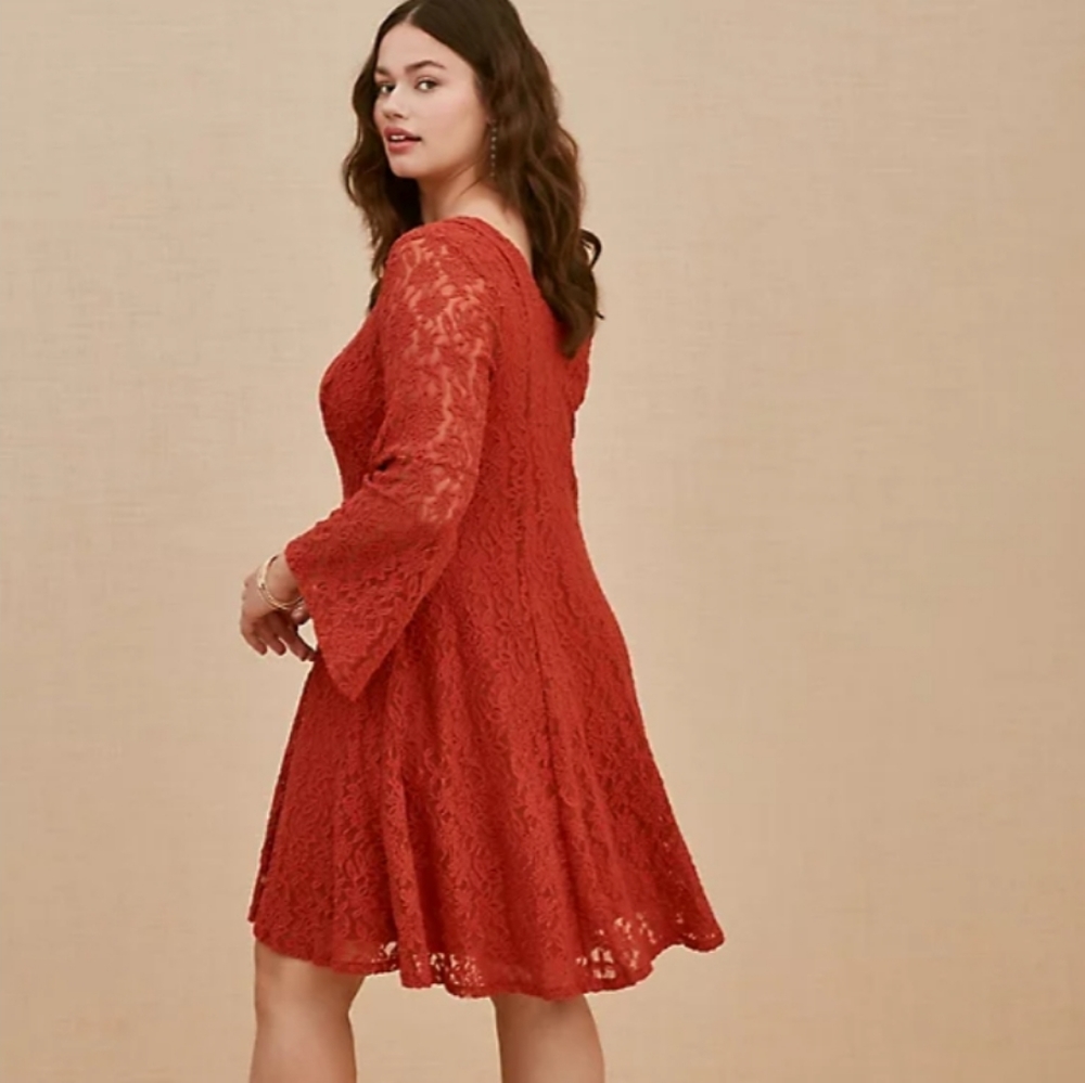 Torrid | LACE BELL SLEEVE FLUTED MINI DRESS - Picture 3 of 6